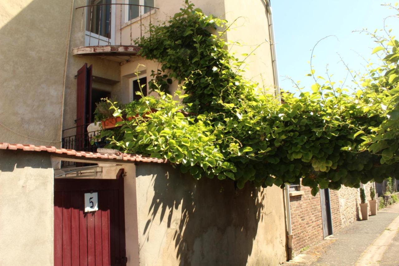 Gite Ancien Relais De Saint-Jacques ラ・ロシュ・ギヨン エクステリア 写真