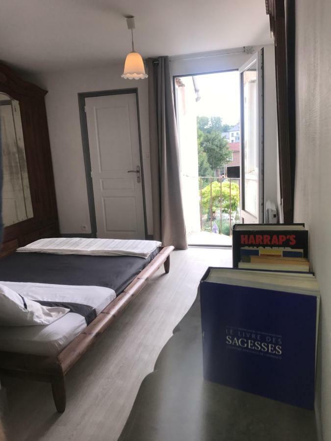 Gite Ancien Relais De Saint-Jacques ラ・ロシュ・ギヨン エクステリア 写真